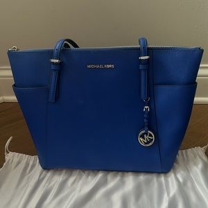 NWT- MICHAEL Michael Kors Jet Set Large Crossgrain Leather Tote - Electric Blue
